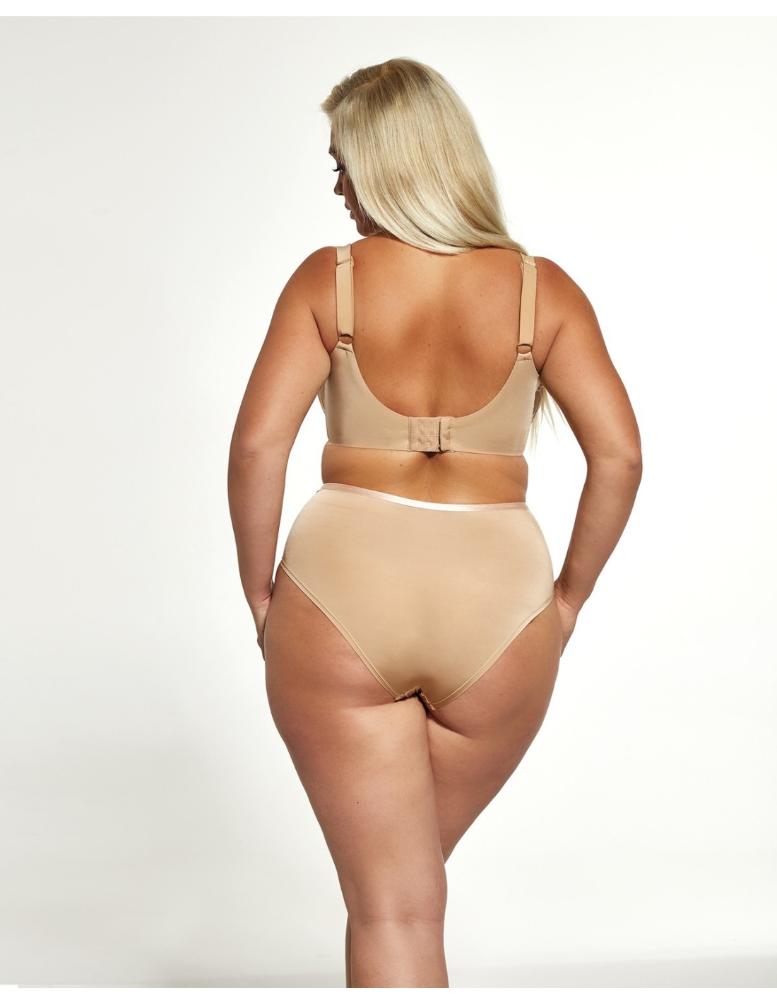 Plus Size Bra with Soft Cups and Underwires for Abundant Breasts - Krisline  Fortuna Cappuccino