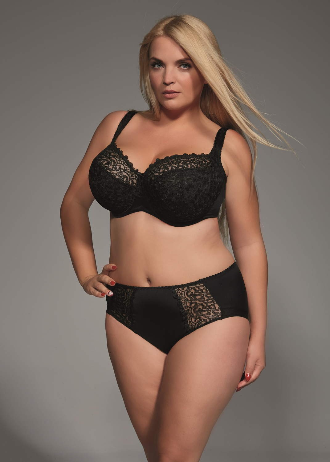 Reggiseno Taglie Forti A Coppa Intera Con Rinforzo Laterale Coppe Morbide e Ferretti - Krisline BETTY Nero