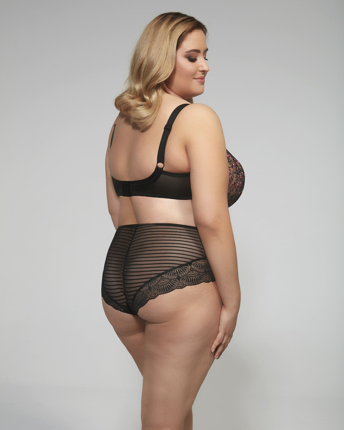 Reggiseno Curvy Con Coppe Grandi in Tulle e Ricami - Krisline KIARA