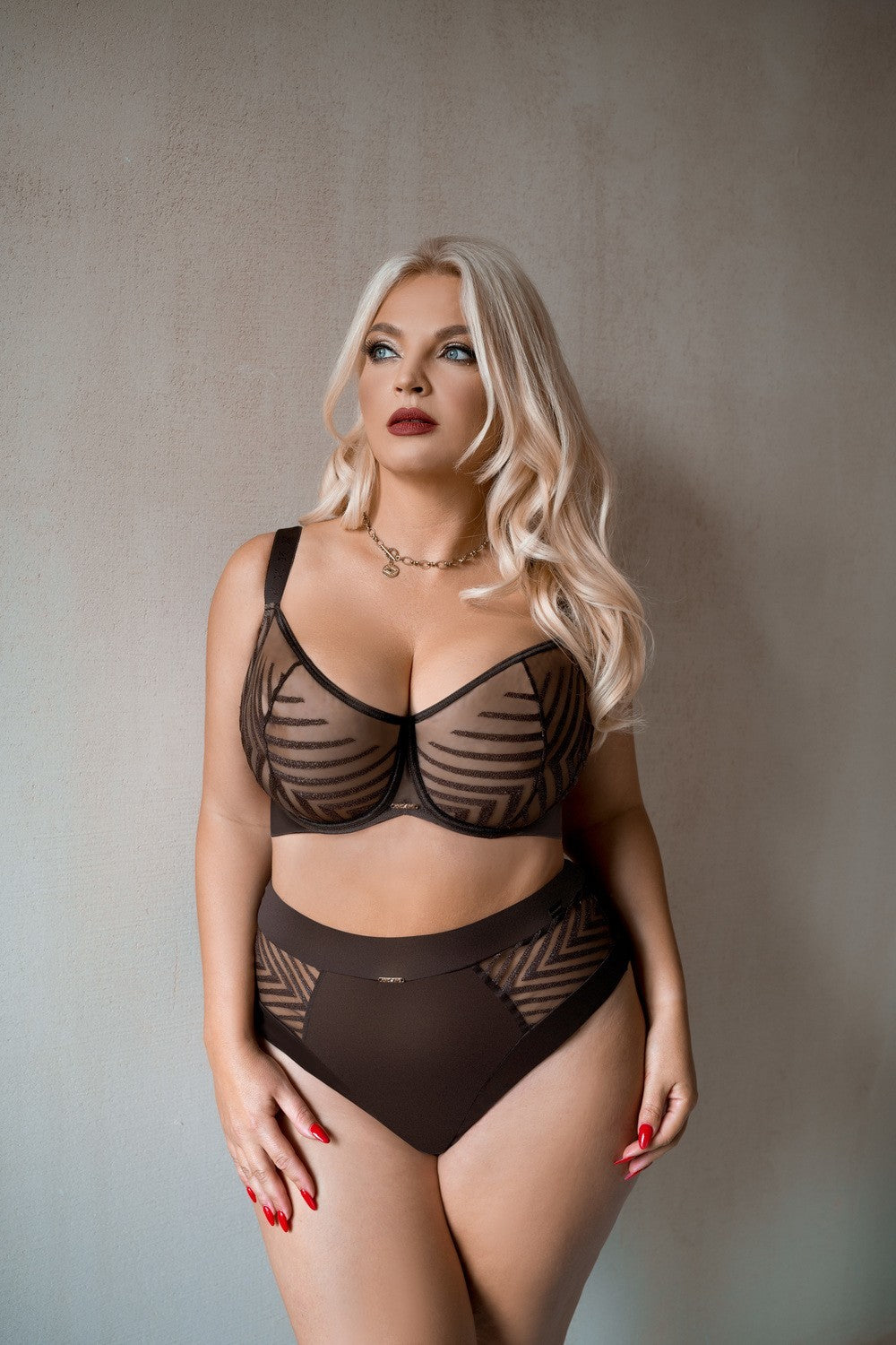 Reggiseno Plus Size Con Mezze Coppe Morbide A Balconcino Con Supporto Laterale e Dettagli in Rilievo - KRISLINE BROWNIE