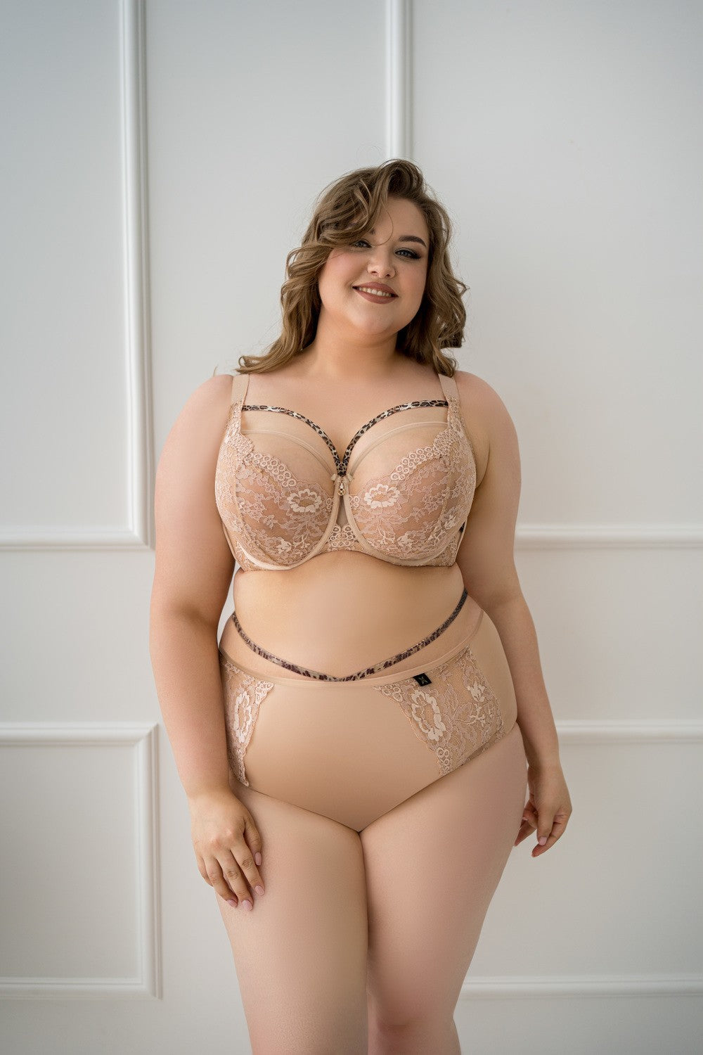 Reggiseno Taglie Forti con Coppe Morbide Intere in Pizzo e Laccetti Animalier Rimovibili - Krisline CAMA